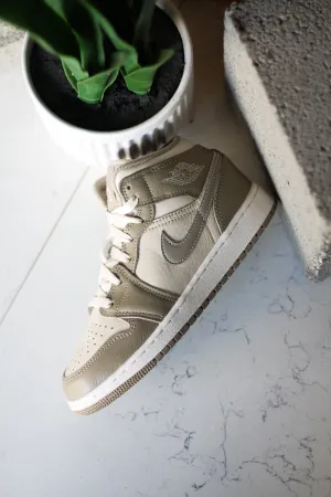 AIR JORDAN 1 MID "LEGEND LT BROWN"