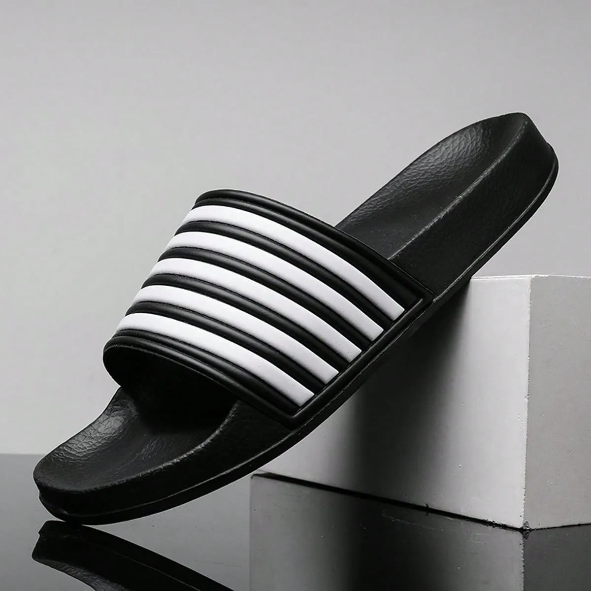 Men's Plus Size Black And White Striped Slippers For Summer, Fashionable Waterproof And Odor-Resistant House Slippers For Indoor And Outdoor Use, Beach Slides