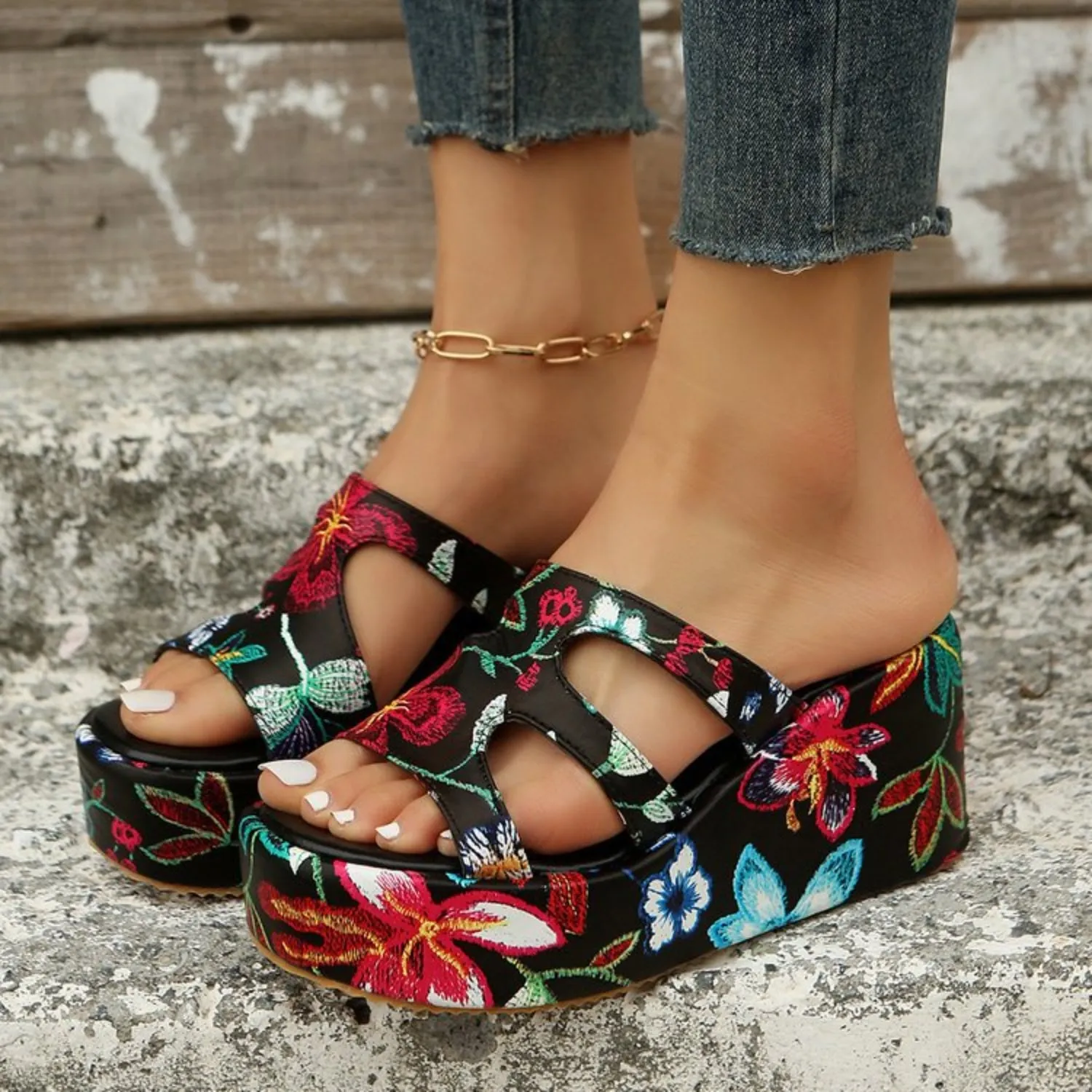 TEEK - Cutout Floral Peep Toe Sandals