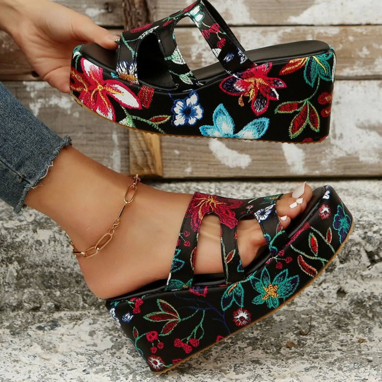 TEEK - Cutout Floral Peep Toe Sandals