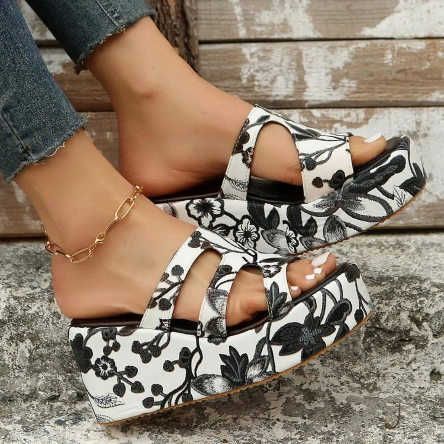 TEEK - Cutout Floral Peep Toe Sandals