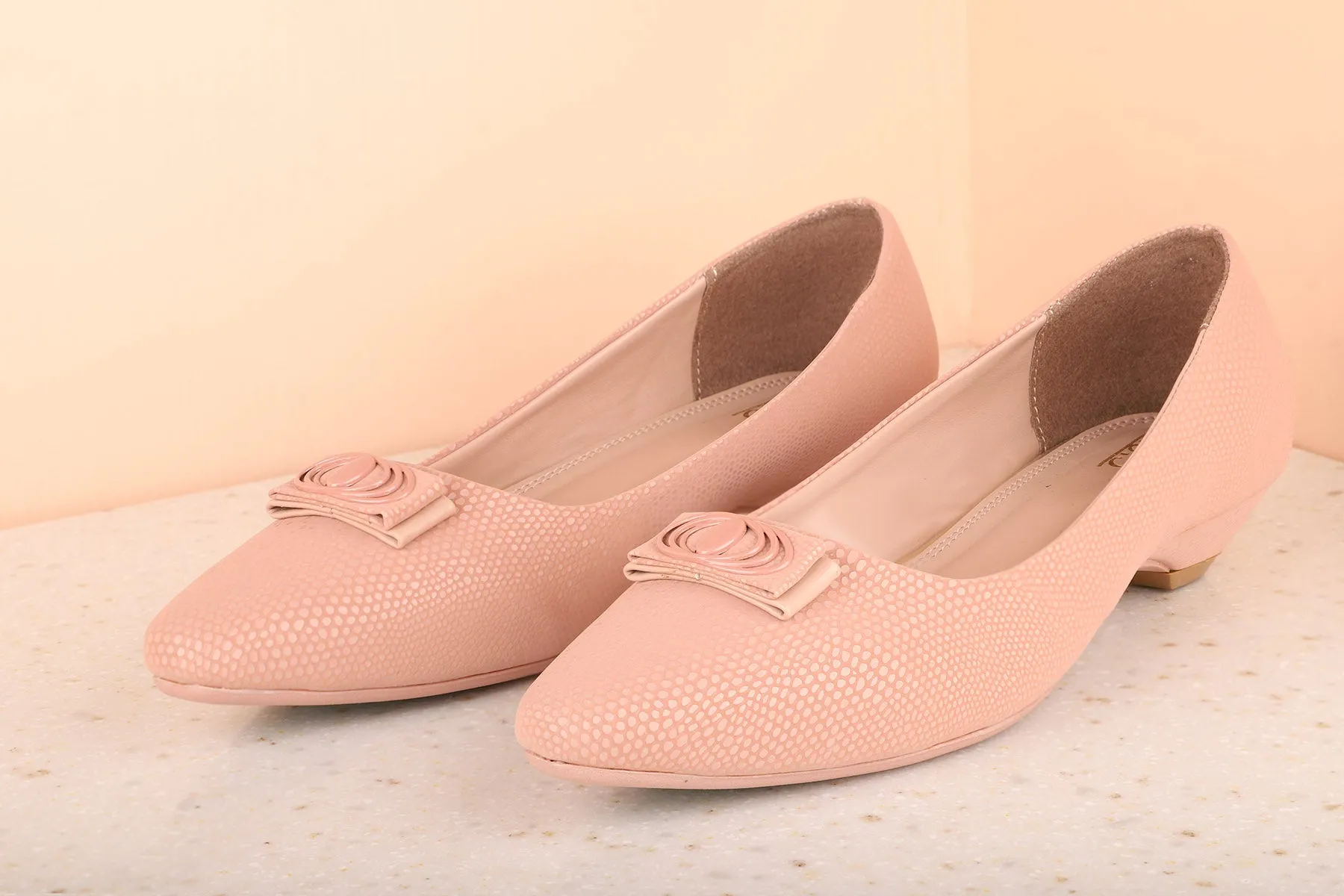 Women Pink Textured Pumps with Bows